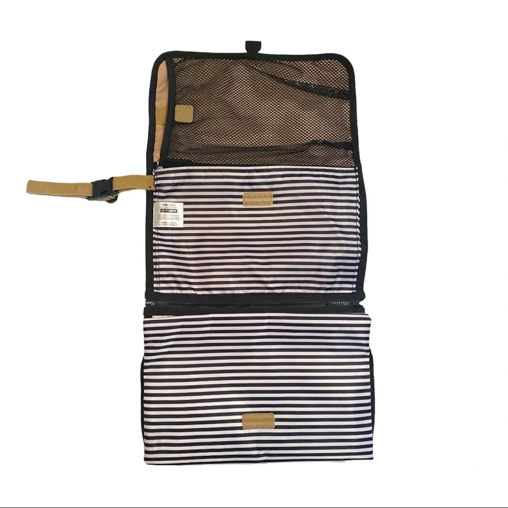 NWOT Skip Hop Pronto Baby Changing Station & Diaper Clutch